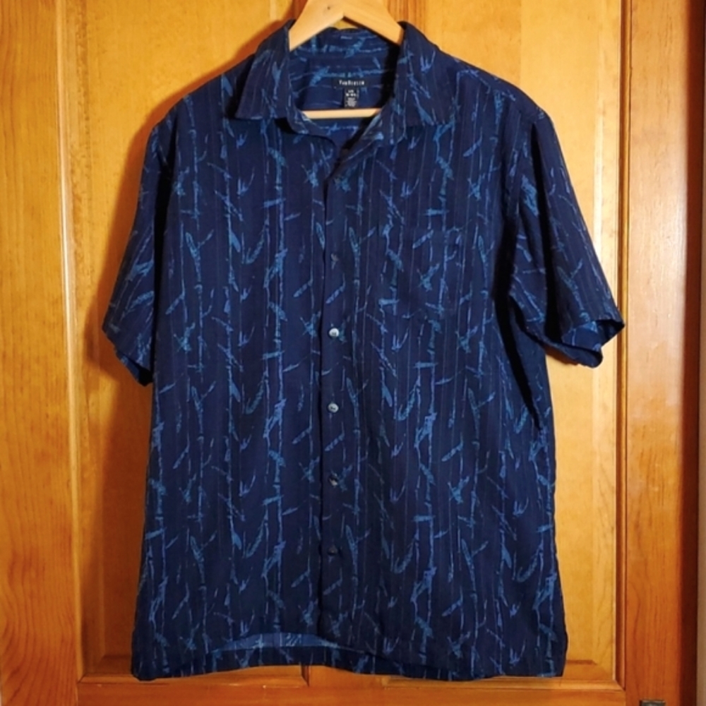 👕 VAN HEUSEN LG 16/16.5 BLUE ON BLUE SHORT-SLEEVED BUTTON DOWN SHIRT